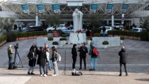 Imprensa do mundo inteiro aguarda notícias sobre o estado de saúde do Papa