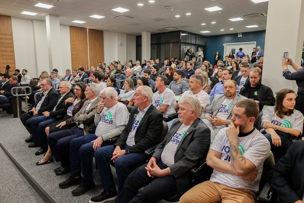 VELHOS PROBLEMAS, NOVA ELEIÇÃO - EMPRESARIADO PÕE PLEITOS HISTÓRICOS NA MESA E COBRA CANDIDATOS AO LEGISLATIVO Foto Débora Favretto MB Comunicação
